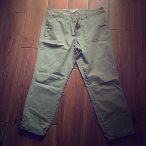 Green Old Navy boyfriend Capri’s